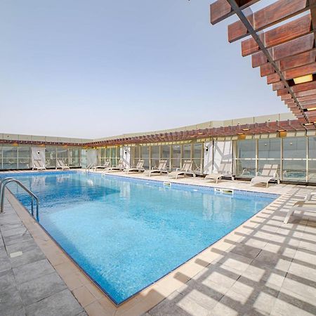 פוג'יירה Platinum Coast Hotel Apartments מראה חיצוני תמונה Swimming pool at the hotel