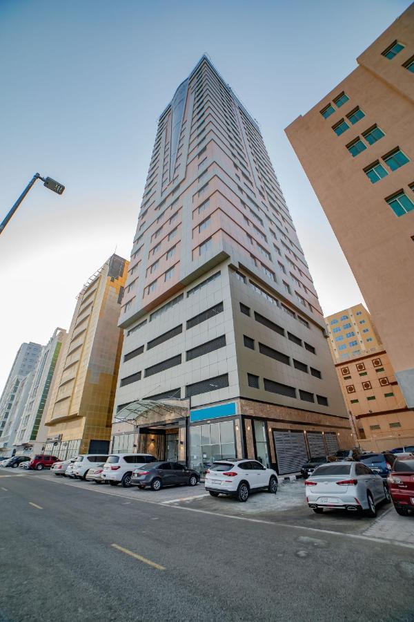 פוג'יירה Platinum Coast Hotel Apartments מראה חיצוני תמונה The hotel in 2016