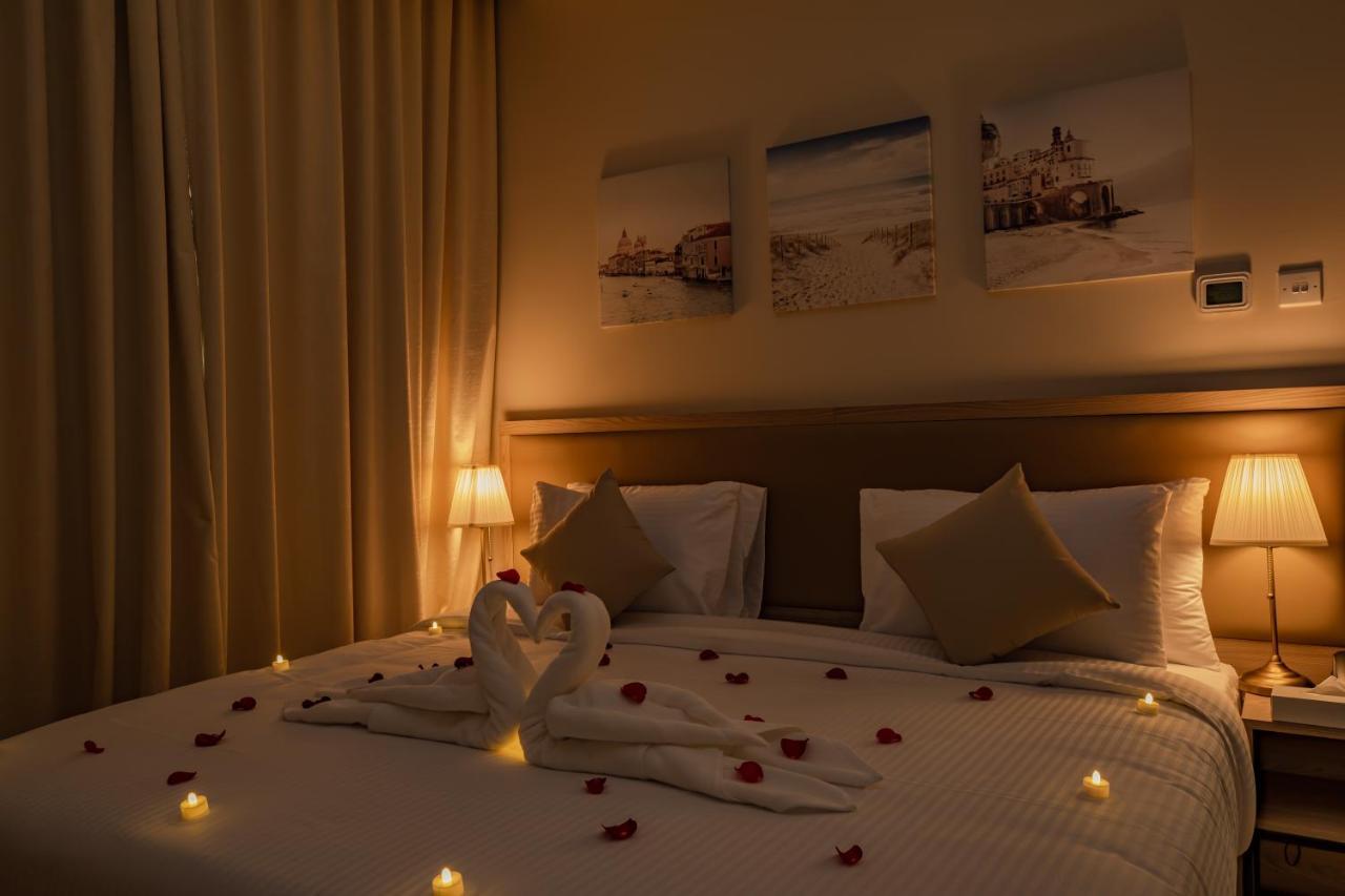 פוג'יירה Platinum Coast Hotel Apartments מראה חיצוני תמונה A bedroom at the hotel