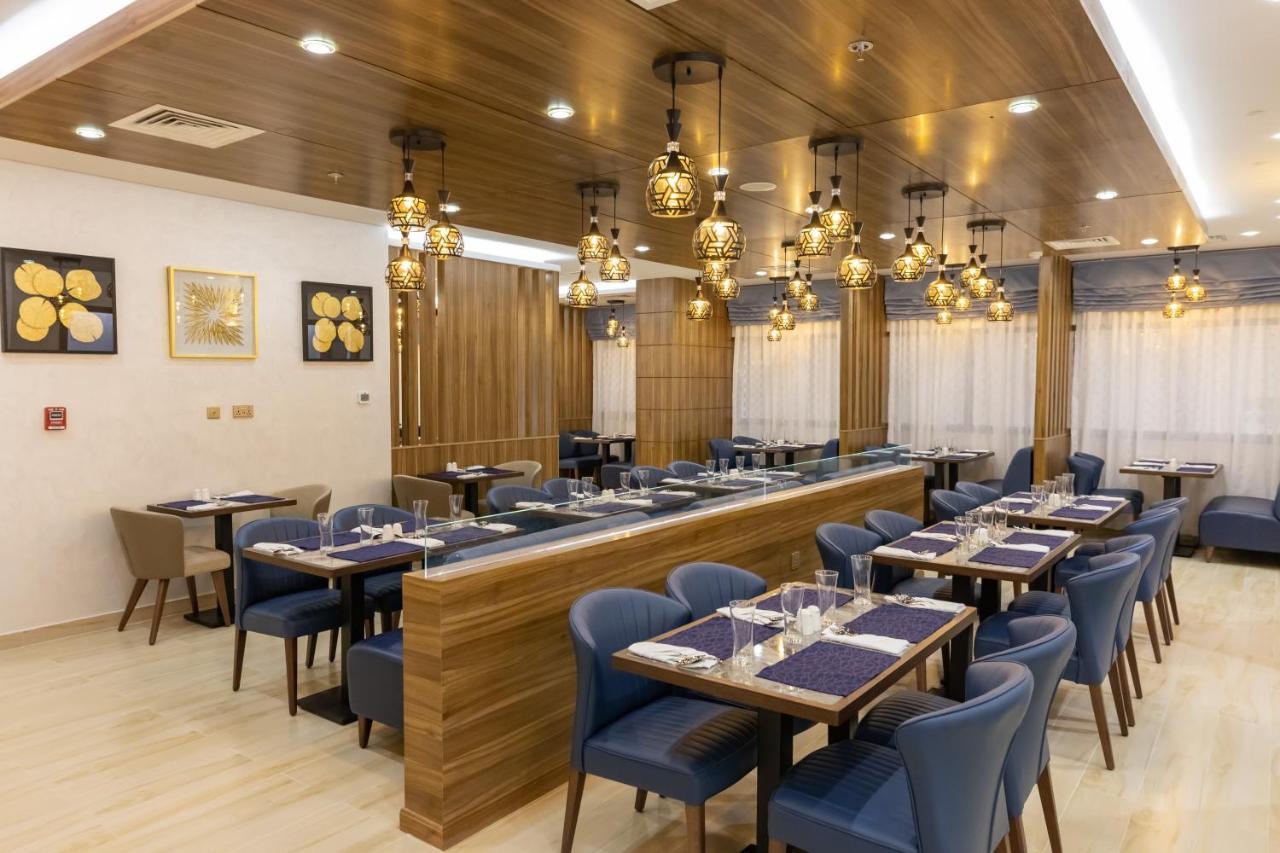 פוג'יירה Platinum Coast Hotel Apartments מראה חיצוני תמונה The restaurant at the airport