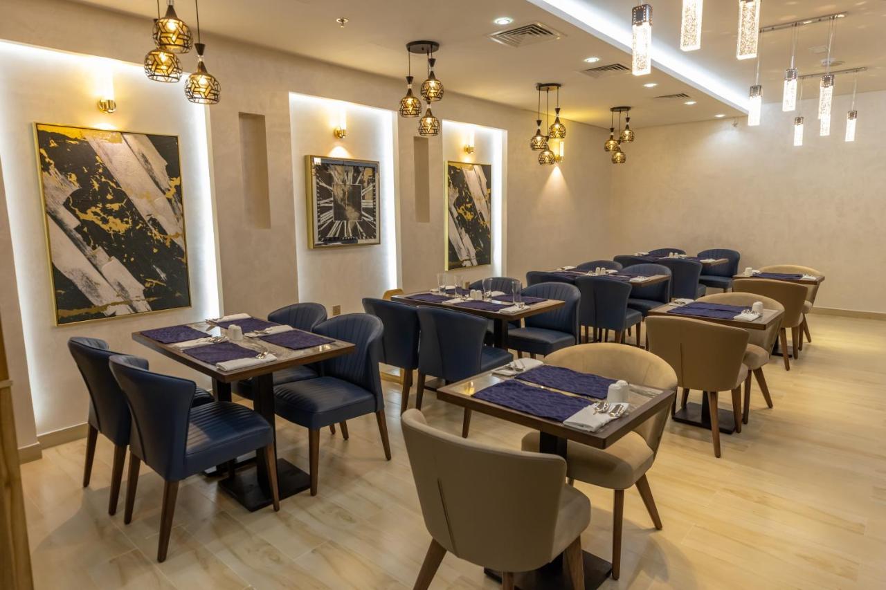 פוג'יירה Platinum Coast Hotel Apartments מראה חיצוני תמונה The interior of the lounge