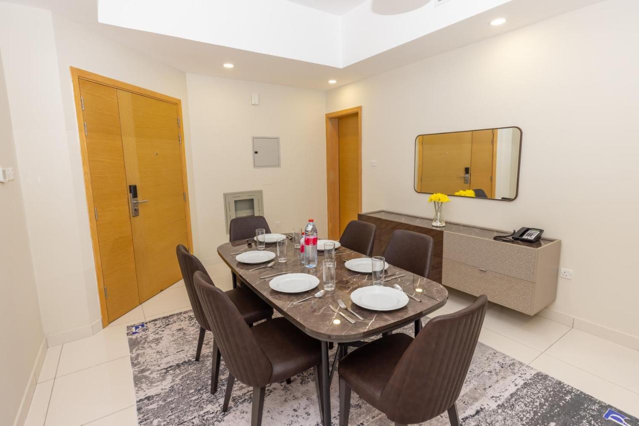 פוג'יירה Platinum Coast Hotel Apartments מראה חיצוני תמונה A dining room