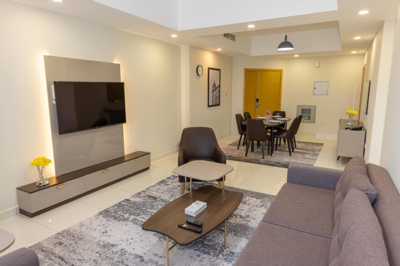 פוג'יירה Platinum Coast Hotel Apartments מראה חיצוני תמונה A living room in a condominium